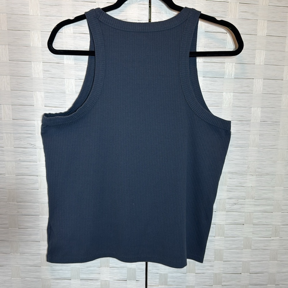 GAP Women’s Bundle (2) of Tank Tops -
(1) Black/White and (1) Blue Size XL - Picture 9 of 13